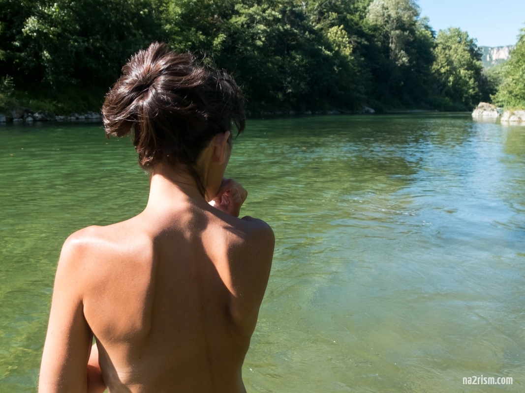 Can I catch pathogenic bacteria and parasites by swimming naked in the river?