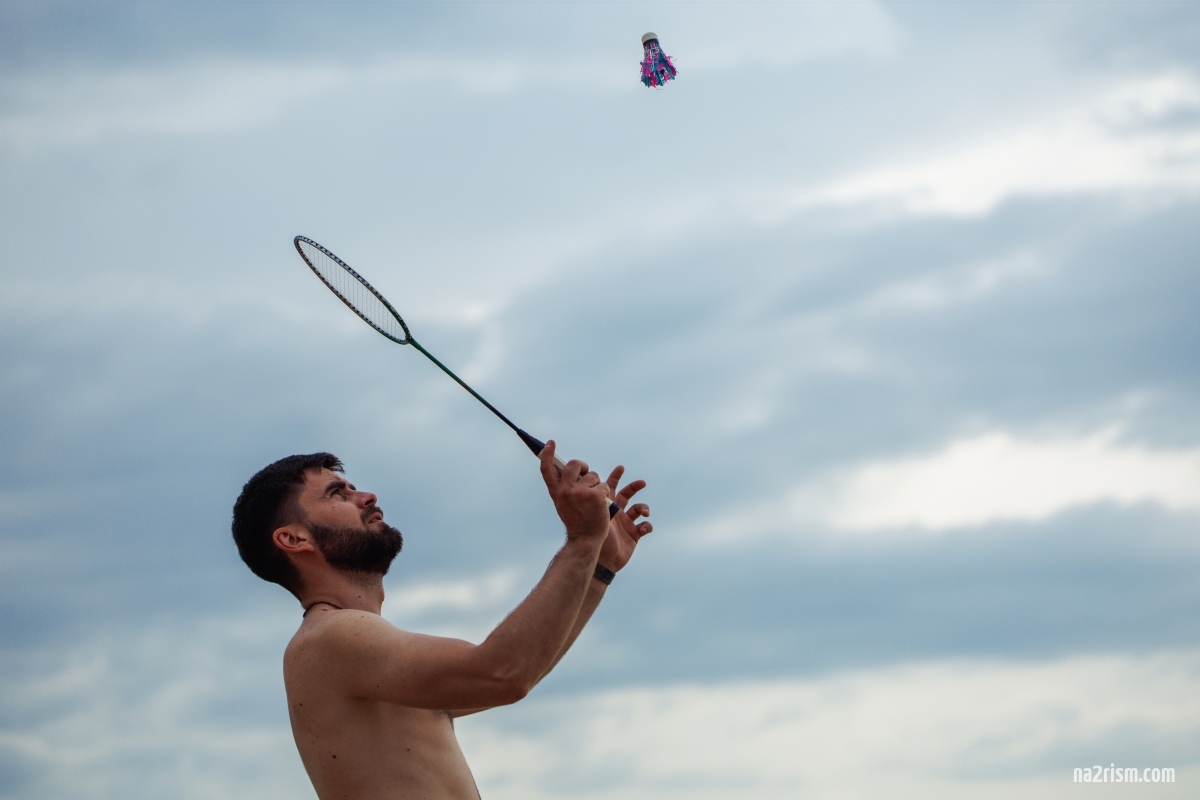 WHAT ARE THE BENEFITS OF PLAYING BADMINTON WITHOUT CLOTHES?