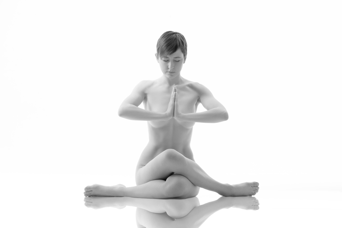 The Benefits of Nude Meditation